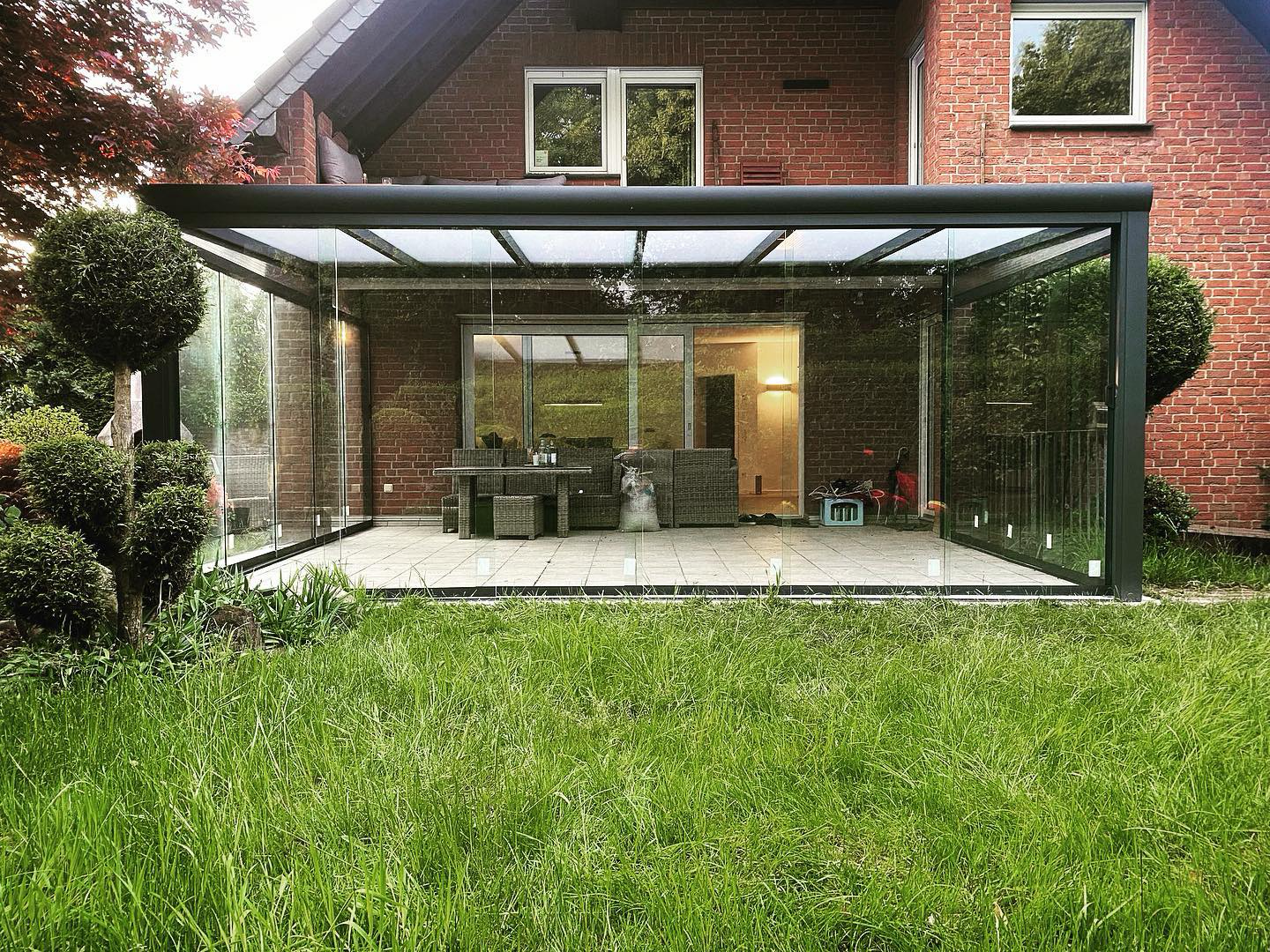 Aluminium veranda met glazen schuifwanden